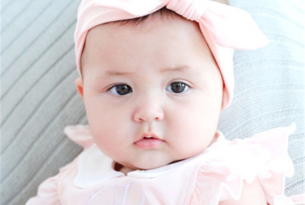 Mengenal Perbedaan Bandana dan Bando Bayi