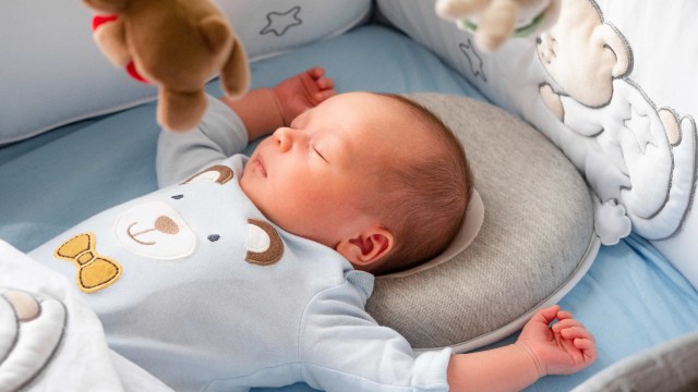 Tidur Nyaman dengan 9 Pilihan Bantal Peyang Bayi