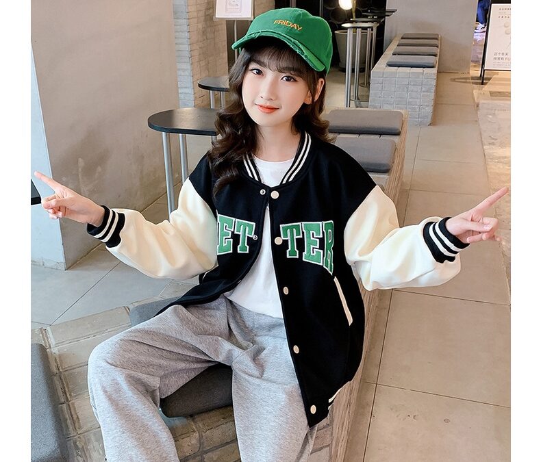 Tampil Simpel dan Trendi dengan 8 Pilihan Jaket Varsity