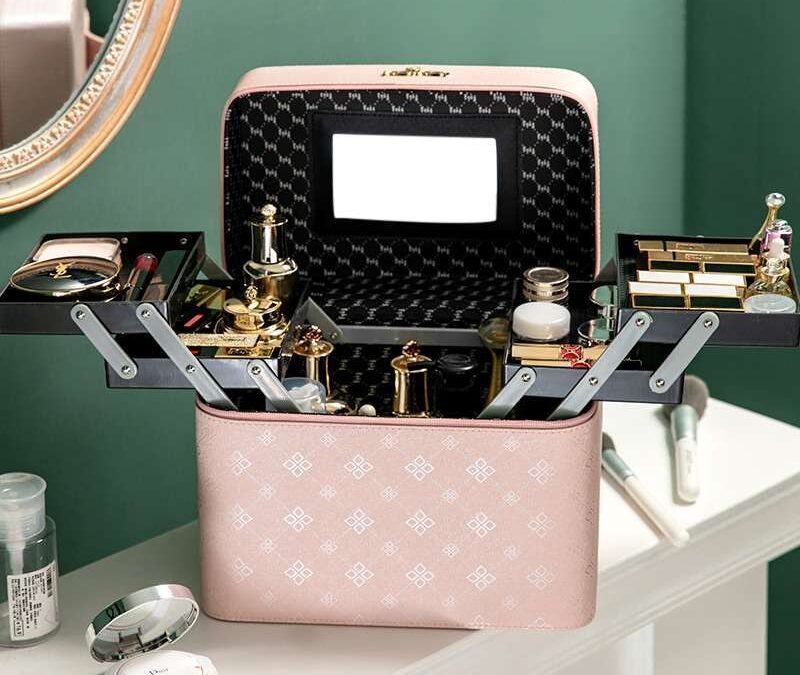 Simpel Praktis dengan 9 Pilihan Tas Makeup Terbaik