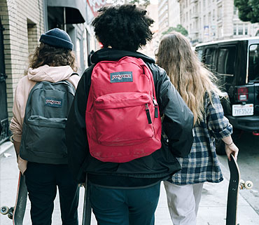 Tampil Gaya dengan 9 Model Tas JanSport Terbaik