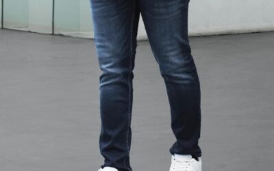 Tampil Kasual dengan 9 Rekomendasi Washed Jeans Pria