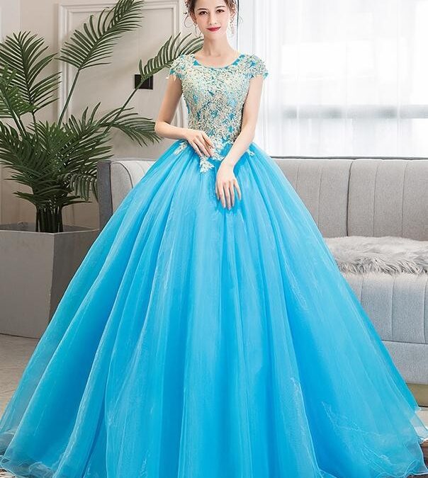 Mengenal Ciri Khas Busana Ball Gown dan Bahannya