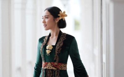Tampil Cantik Saat Pesta dengan 9 Model Kebaya Beludru