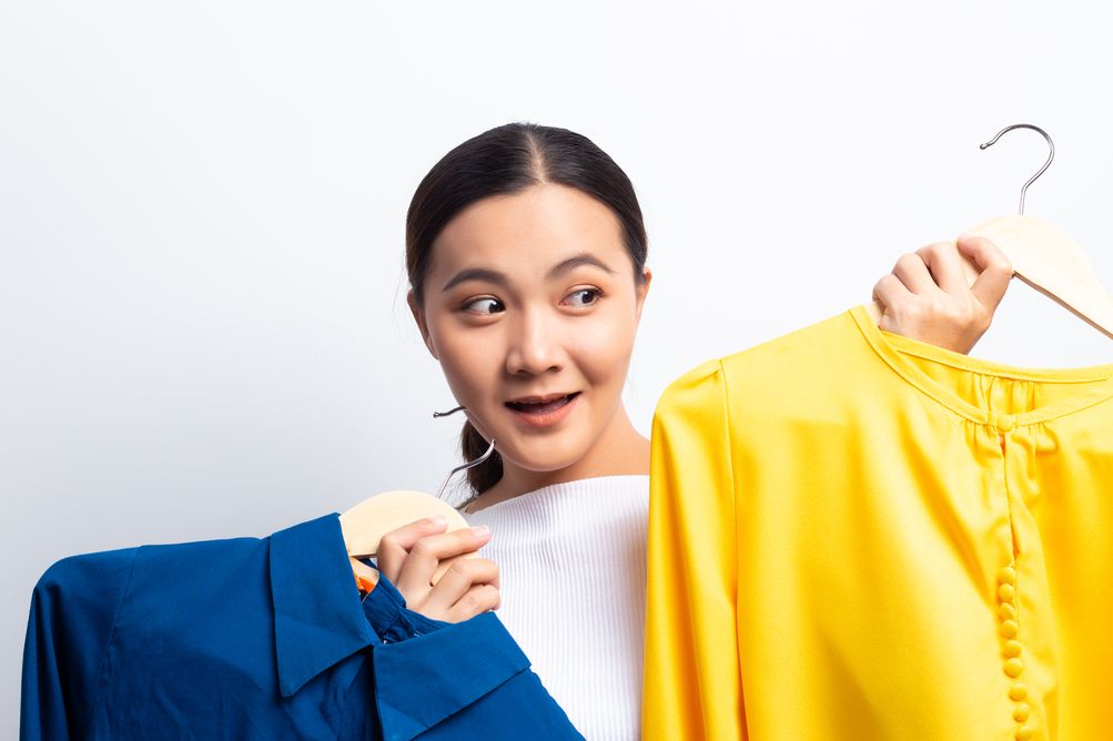 Mengenal Warna Baju yang Cocok untuk Cuaca Panas